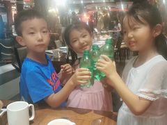 -四海一家自助餐(益田假日广场店)