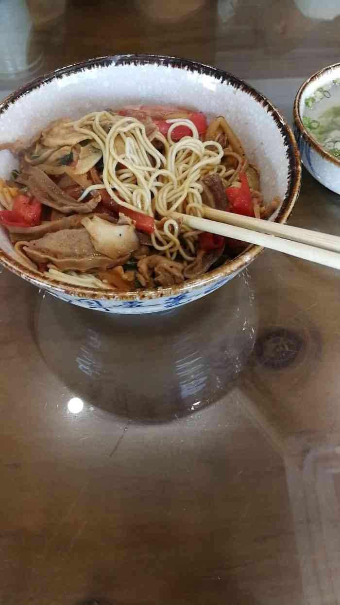 价格比较中规中矩,份量对得起价格,要给浇头点个餐,很有感觉