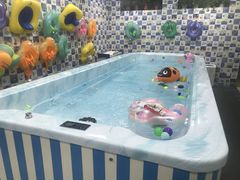 -蓝鲸奇亲子游泳俱乐部