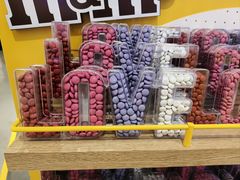 -m豆巧克力世界(上海世茂广场店)