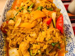 咖喱蟹-卷心菜和避孕套餐厅(Pattaya)