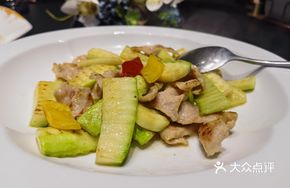 Yunnan Cucumber Fried Crispy Pork