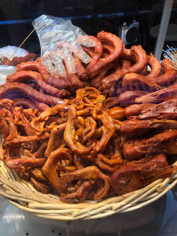 高鸭线秘制鸭脖(万达广场店)-"诶呀,吃好饭路过,老公一定要买……叫卖