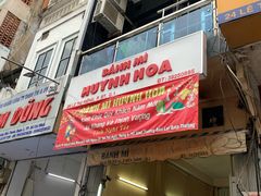 -Bánh Mì Huynh Hoa