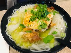 鸡扒公仔面-鹿园鱼汤米线