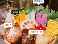 -湊湊火锅·茶憩(杭州湖滨银泰in77店)
