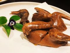 招牌脆皮乳鸽-名佳荟