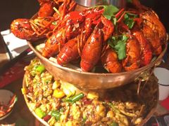 -沪小二炭火蛙锅(淮海中路美食不夜城店)