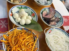 -刘姐啤酒鱼民族演艺餐厅(西街总店)
