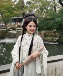 -一揽芳华汉服旗袍体验馆(拙政园店)