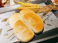 刷酱料的烤馒头-管氏翅吧(广渠门店)