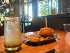 -三勾JJJ Burger&Coffee(梅溪湖店)