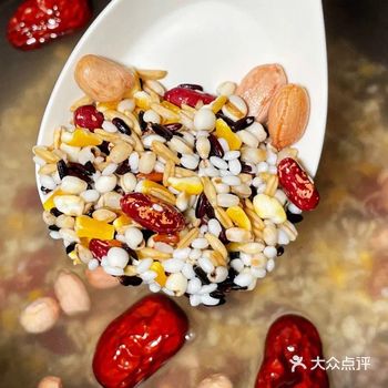 小孩小孩 你别馋 过了腊八就是年