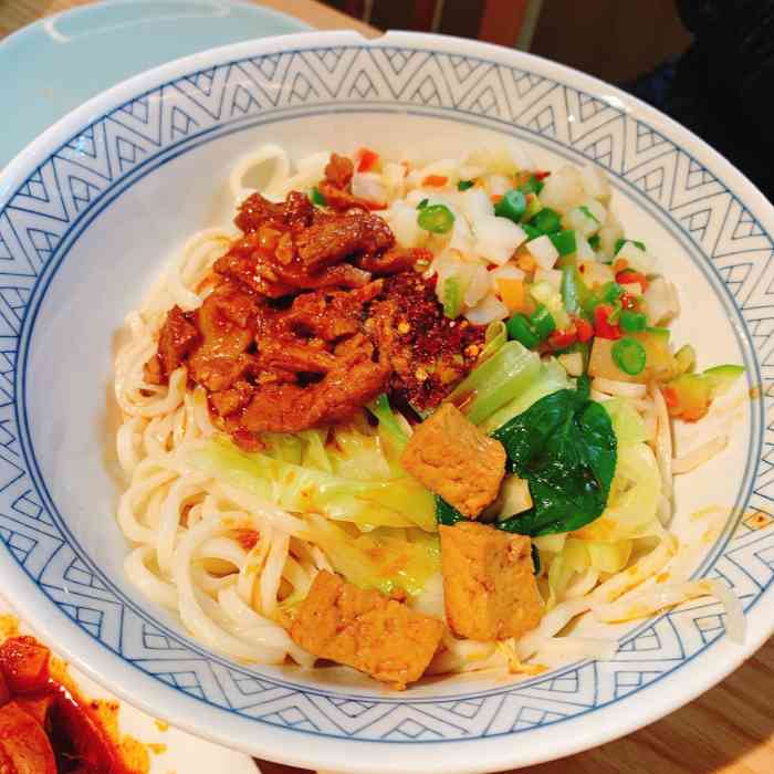 「二合一干拌面」臊子干拌很难做的特别美味,还是离期待值稍微差点点