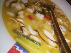 QQ酸汤鱼-蜜桃餐厅·伴山(湖滨商业街店)