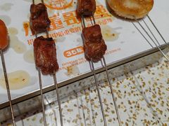 -小董哥烤串·爆汁大油边(故宫店)