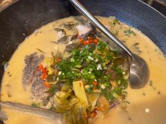 煎香酸菜半边鱼-渔悦潇湘·酸菜煮鱼(岳麓山店)