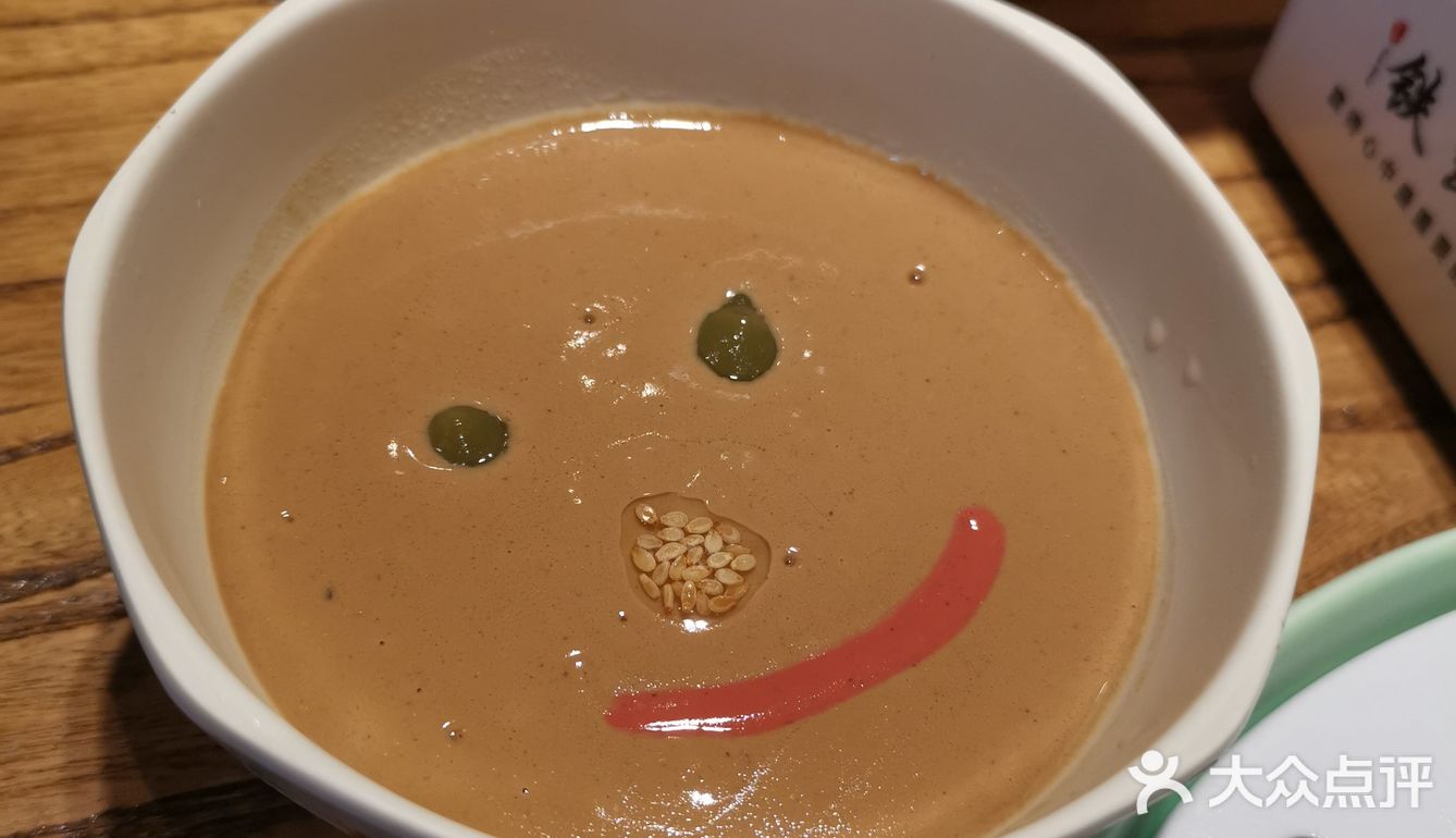 麻椒鸳鸯锅，味道超级赞，还点了几串羊肉串，肉块非常大