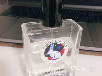 这款香水是气味图书馆最开始发售的时候买的 在没有正式