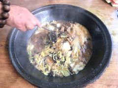 -粘豆包柴火铁锅炖