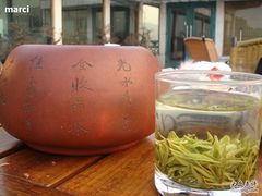 咦～&nbsp;果盘很大喔-湖畔居茶楼(湖滨店)