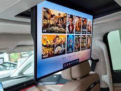 -小鹏汽车(上海静安大融城店)