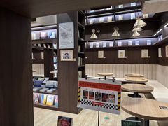 -钟书阁(群光广场店)