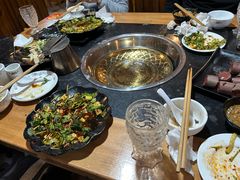 -果松木炭酸菜铜火锅·外婆参鸡汤