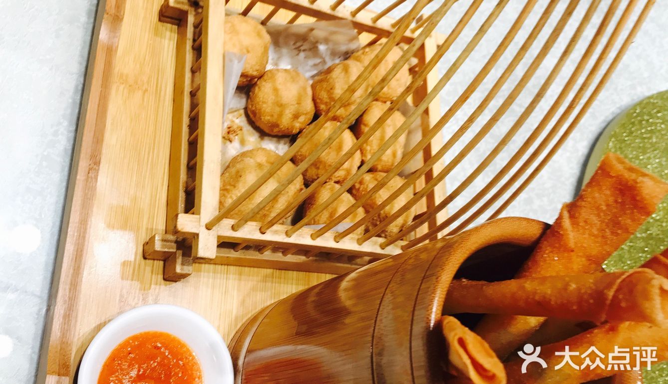 菜品摆盘较讲究，是我喜欢的咸鲜口味