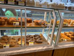 面包甜点陈列柜-老大昌(淮海中路店)