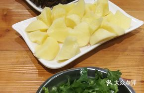 Stewed Fish with Vegetables in Iron Pot
