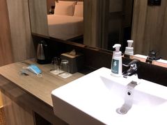 -西安大雁塔科技大学地铁站亚朵酒店