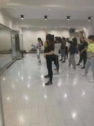 -单色舞蹈