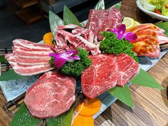 黑牛六拼-明洞阿姨·韩式酱蟹烤肉·创意料理(三元桥店)