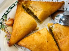 咖喱吞拿鱼角-喜莲咖啡