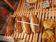 -天井·丑面包搭咖啡