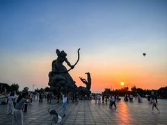 -巴陵广场
