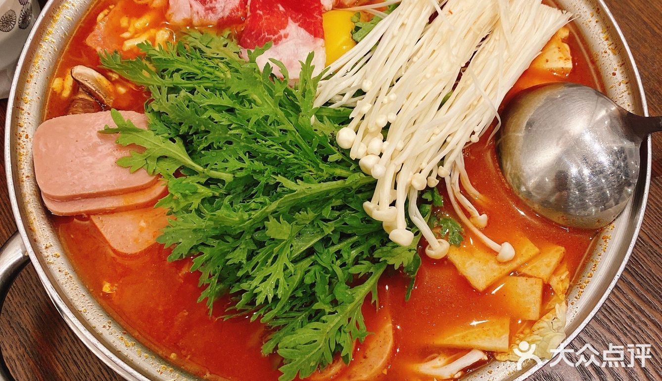 泡菜小菜等可以无限加！芝士拉面我觉得最好吃