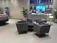 -小鹏汽车体验中心(苏州龙湖狮山天街店)