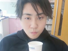 -瑞尔齿科(南京东路名人诊所)