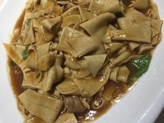-老码头黑皮肘子锅包肉(赣水路店)