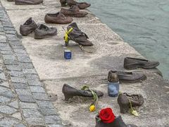 -多瑙河畔鞋履雕塑