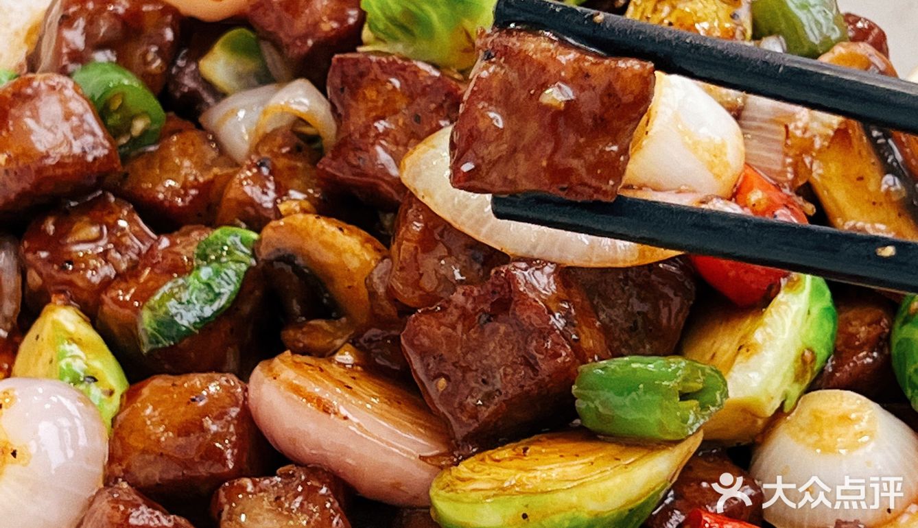 服啦…这么偏僻的地方居然有这么一家大排档❗️