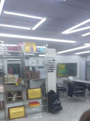 -宫铭烫发染发接发店