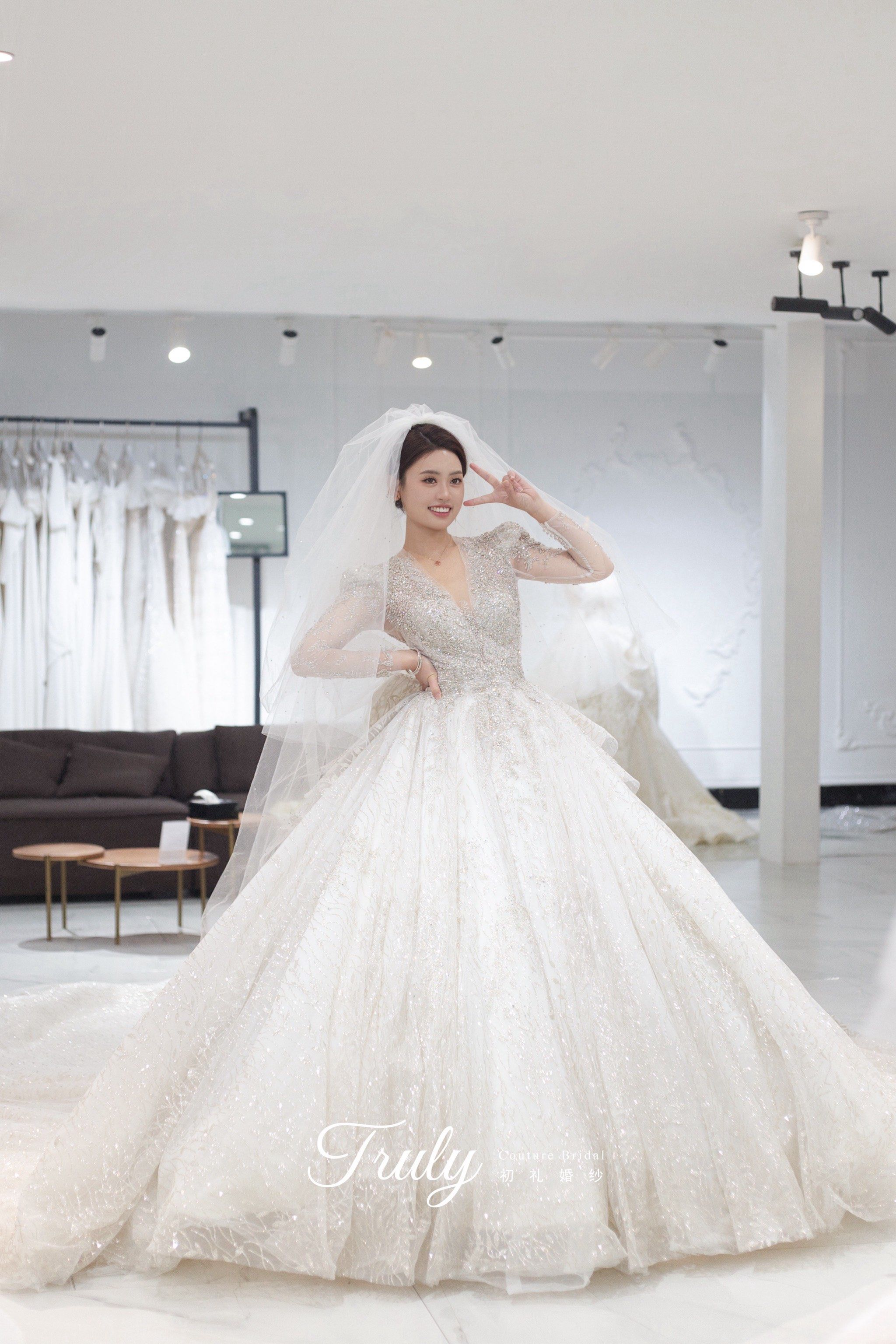 真的好喜欢kc韩国主纱没人能拒绝皇后领婚纱