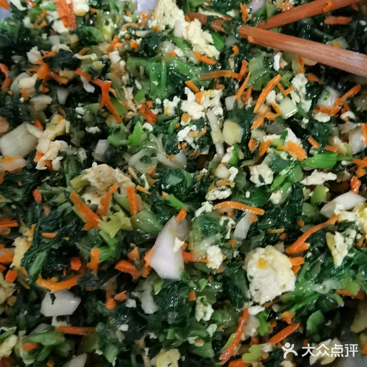 过节包点小白菜胡萝卜鸡蛋虾皮饺子，必须好吃……