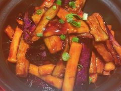 茄子烧年糕-恭喜上堓砂锅焗·海鲜大排档(闵行龙湖店)