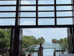 -亚龙湾喜来登·美景台大堂吧