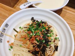 葱油拌面-弄堂咪道-饭香·面香·馄饨香(钦州北路田尚坊店)