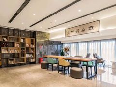 -长沙省政府地铁站亚朵酒店